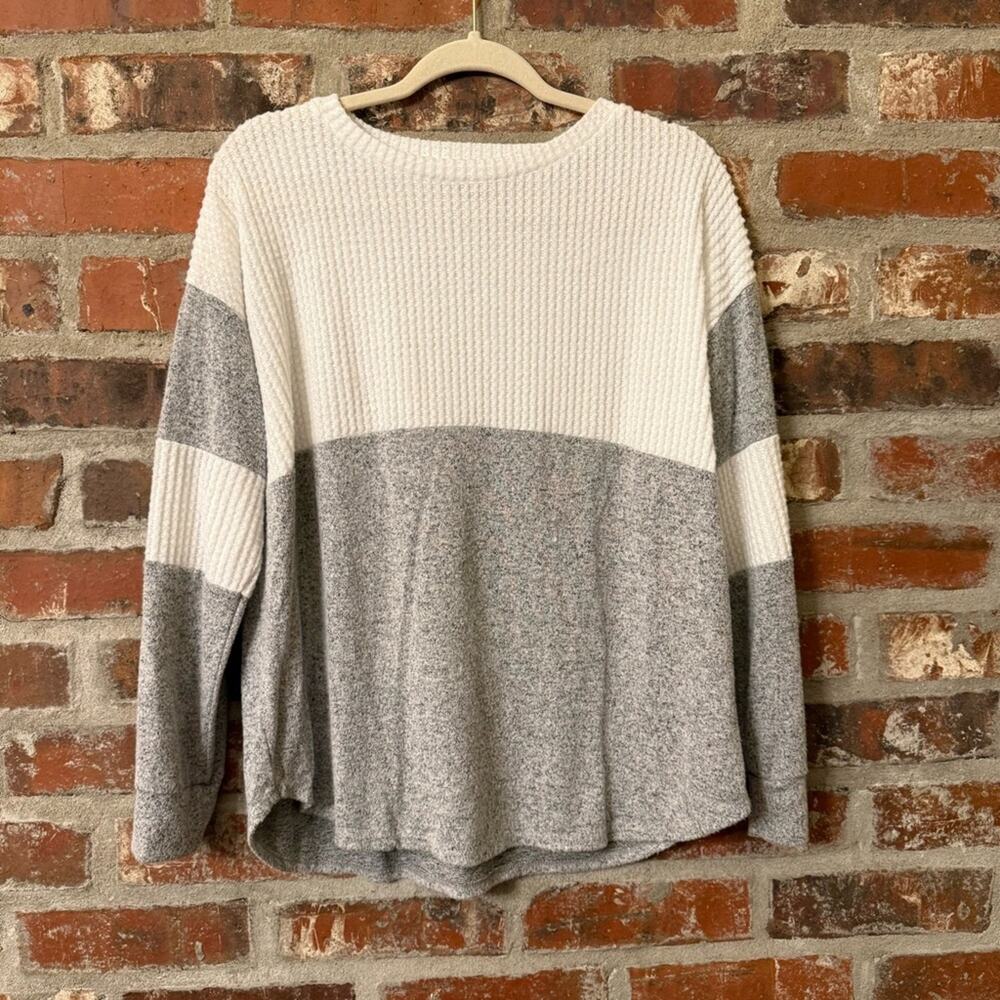 T26 - Blue Rain White Knit Sweater